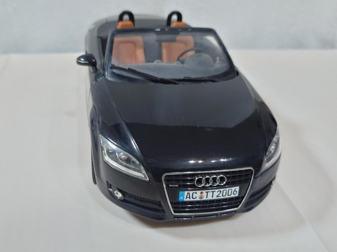 アウディ AUDI TT ROADSTER 2006 1/18