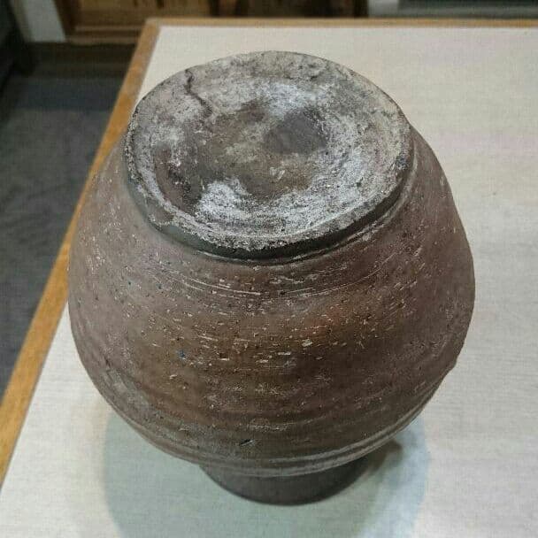 古越州灰陶線刻五筋両耳瓶 周末漢時代