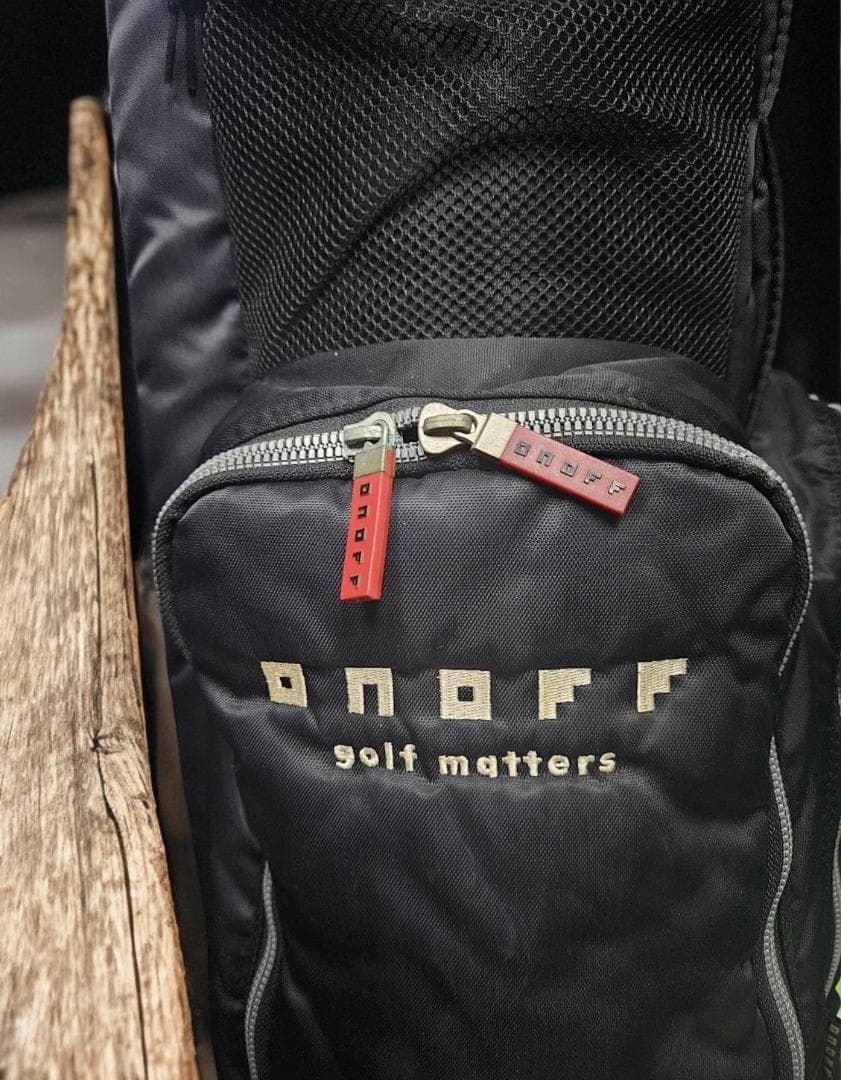 送料無料/美品　onoff ゴルフバッグ・キャディバッグ ブラック