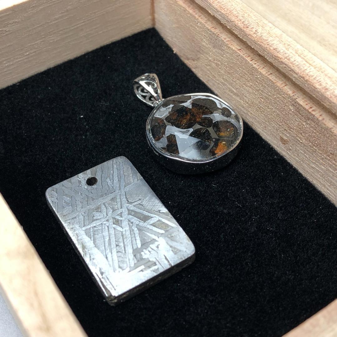 パラサイト隕石　アルタイ隕石 ペンダントトップ　隕石　 重さ約23ｇ　共箱