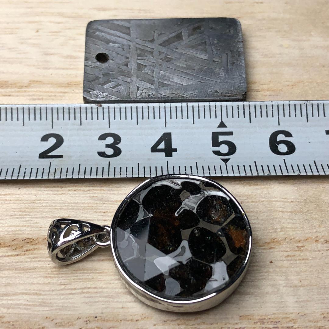 パラサイト隕石　アルタイ隕石 ペンダントトップ　隕石　 重さ約23ｇ　共箱