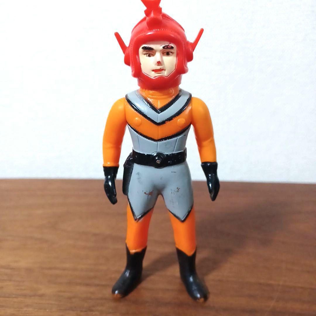 ウルトラマンシリーズ隊員「ZAT」「TAC」「MAT」ソフビフィギュア3体セット