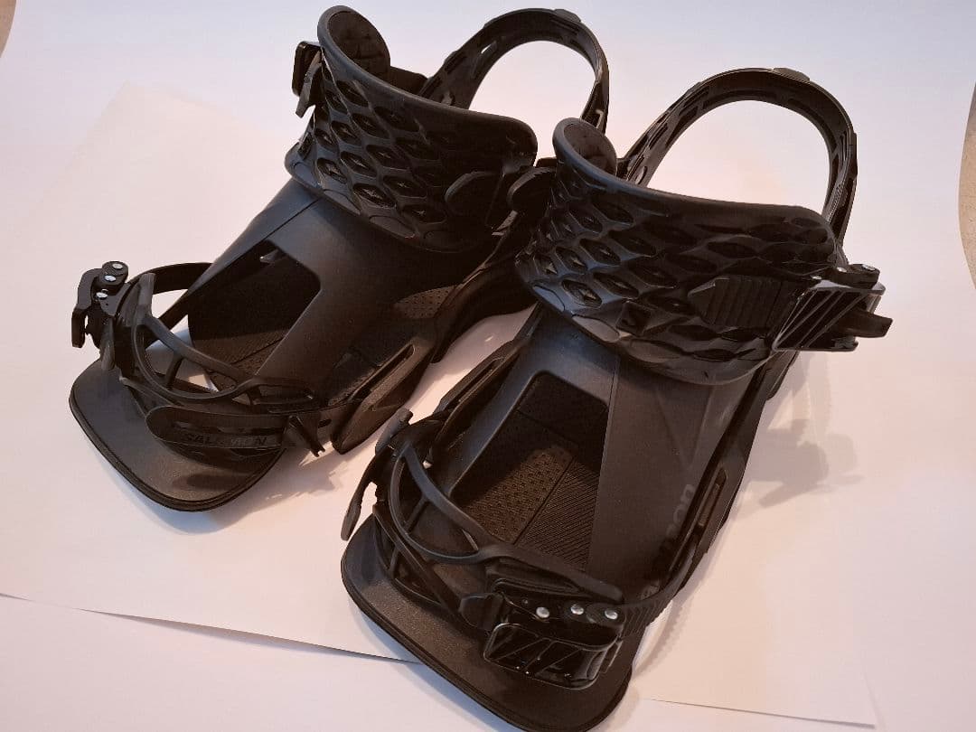 るー　SALOMON HOLOGRAM ほぼ新品