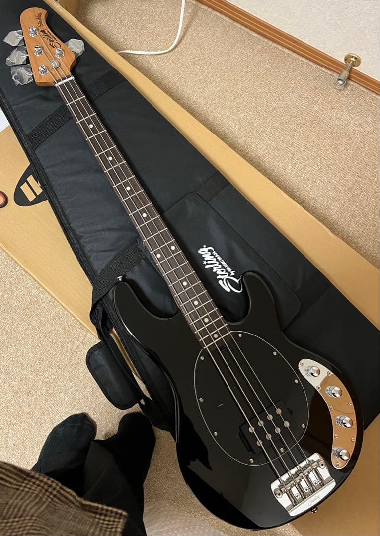 Sterling by Musicman Ray34 StingRay 4弦