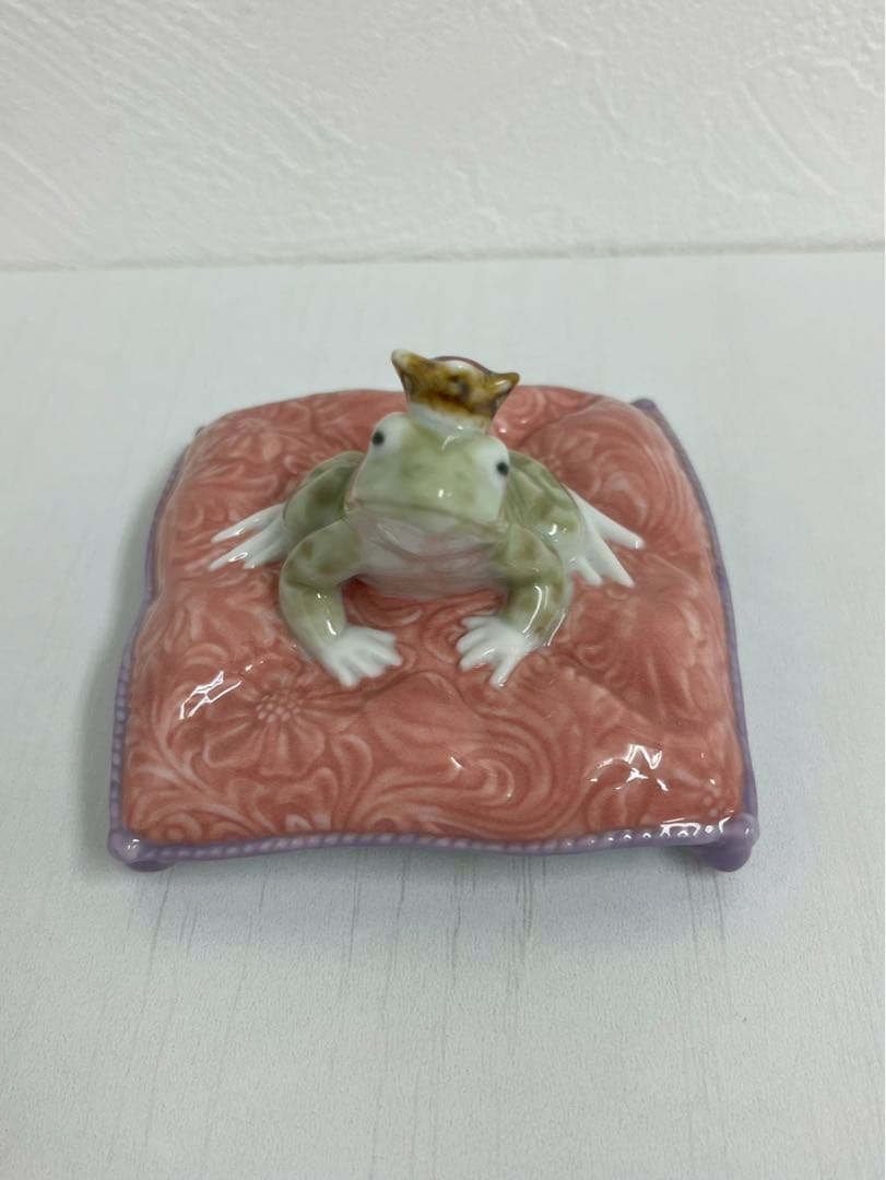 LLADROカエル オブジェ 陶器 置物 No.8444 王冠 蓮座 スペイン製