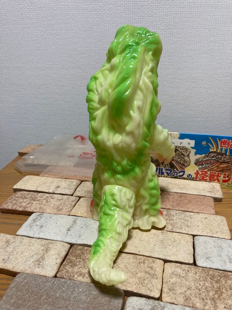 M1号　ヘドラソフビ　畜光