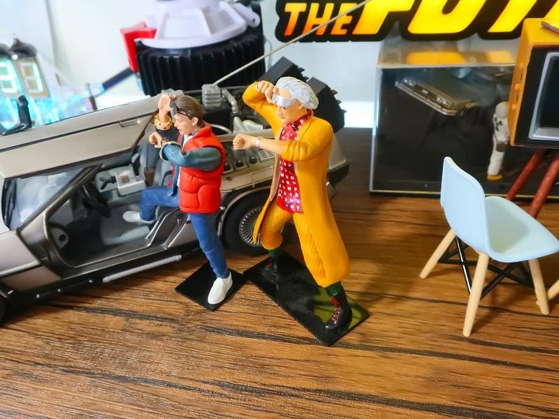 バックトゥザフューチャー 1/18 ドク エメットブラウン博士 フィギュア