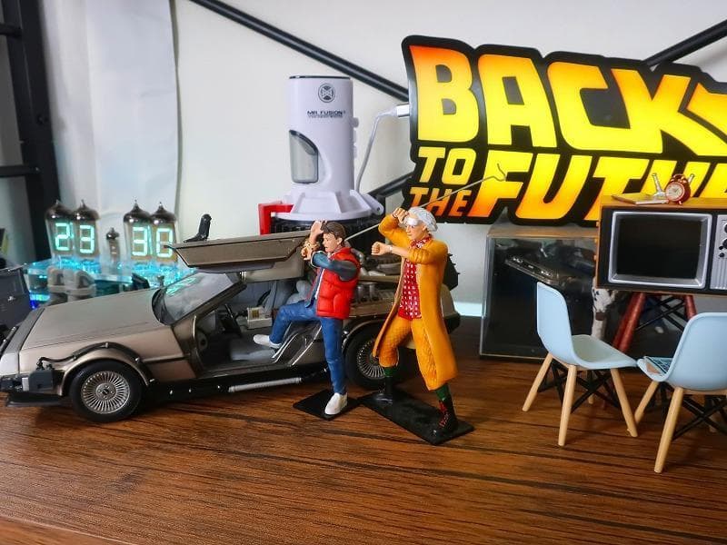 バックトゥザフューチャー 1/18 ドク エメットブラウン博士 フィギュア