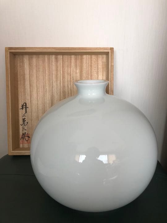 白磁丸型　壺　人間国宝　井上萬二作