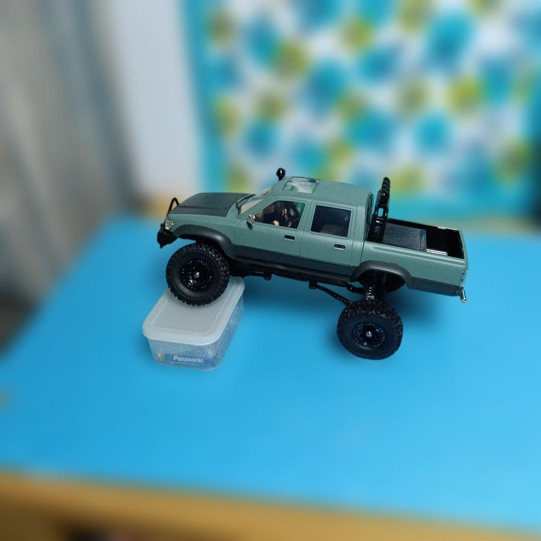 ハイラックスサーフ　R／Cカー1:16 塗装済完成品