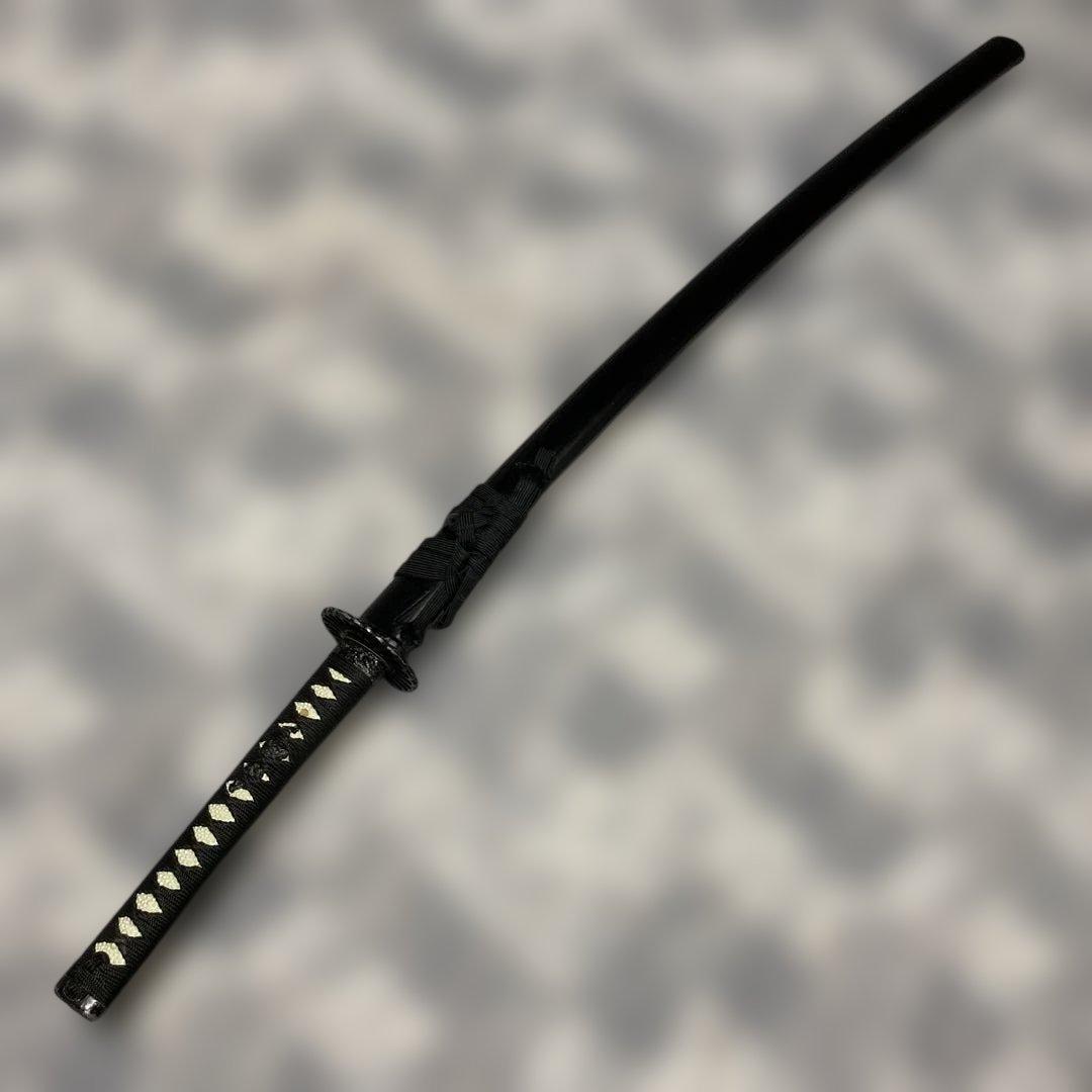 居合刀 黒柄 菊花透し丸鍔 黒木肌鞘