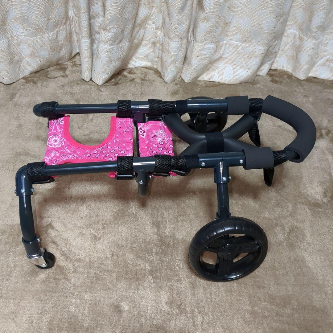 ワンちゃん4輪　M.ダックス等　リハビリ　食事補助　犬用車椅子　介護　犬の歩行器