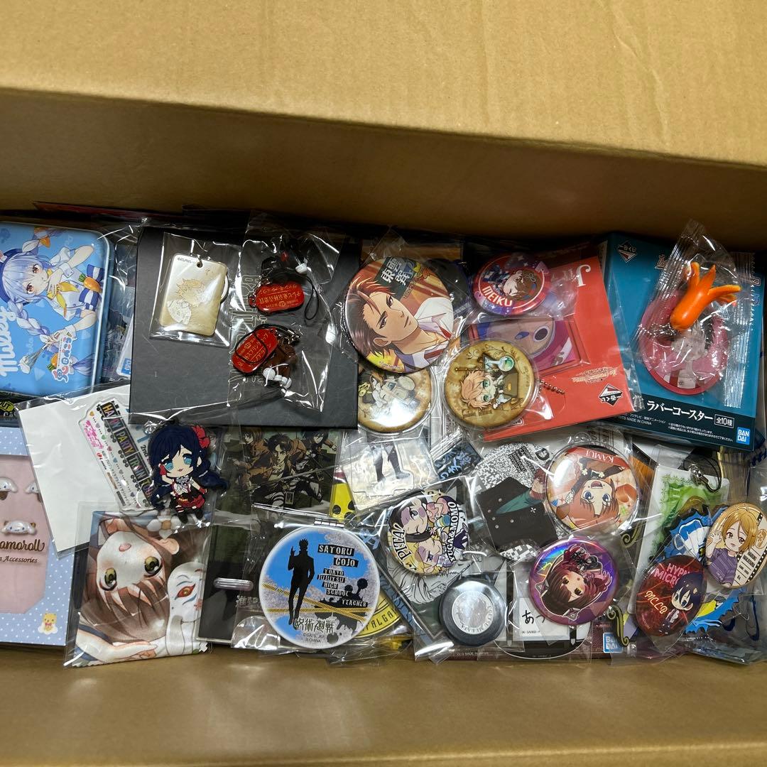 キャラクターグッズまとめ売り　漫画　アニメ　グッズ　セット　おまとめ　330個