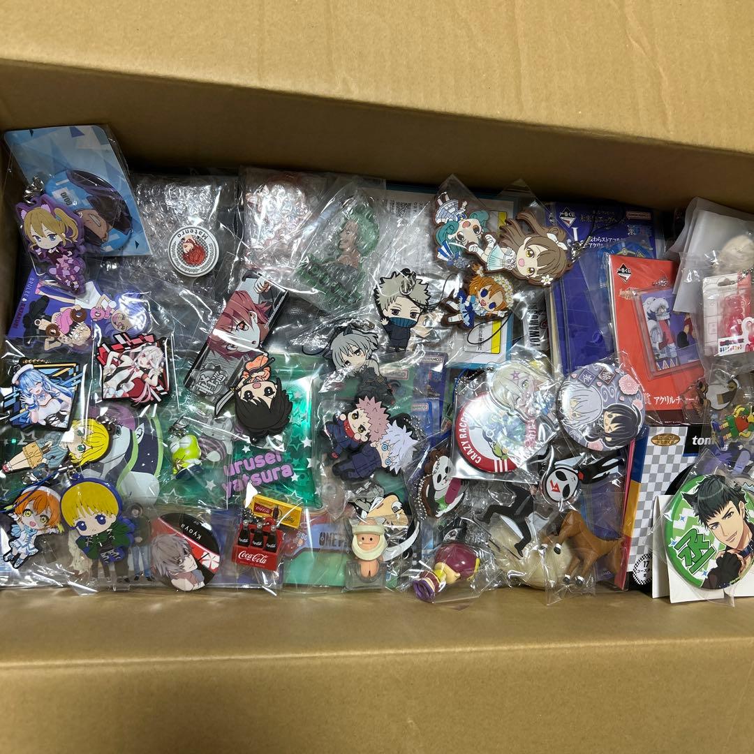キャラクターグッズまとめ売り　漫画　アニメ　グッズ　セット　おまとめ　330個