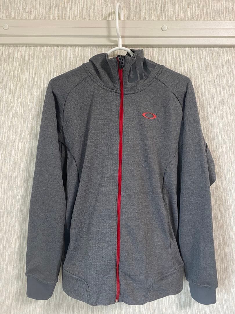 OAKLEY ジャージ上下セット 上XL 下Lサイズ　グレー&レッド色