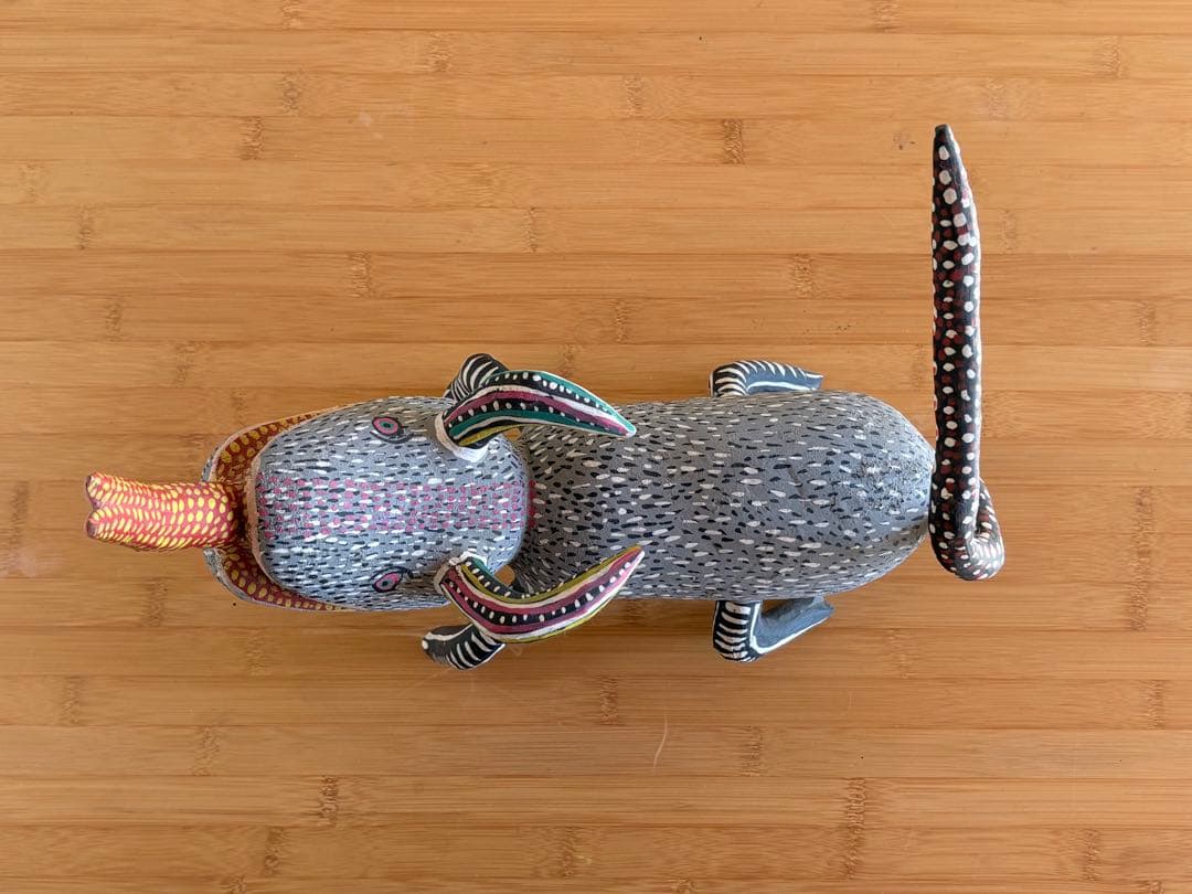 メキシコ　オアハカ製　ユニークな動物形状のオブジェ