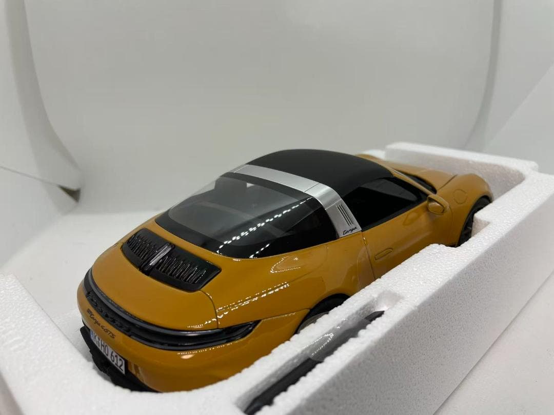 304-058 ノレブ 1/18 ポルシェ 911 Targa 2024