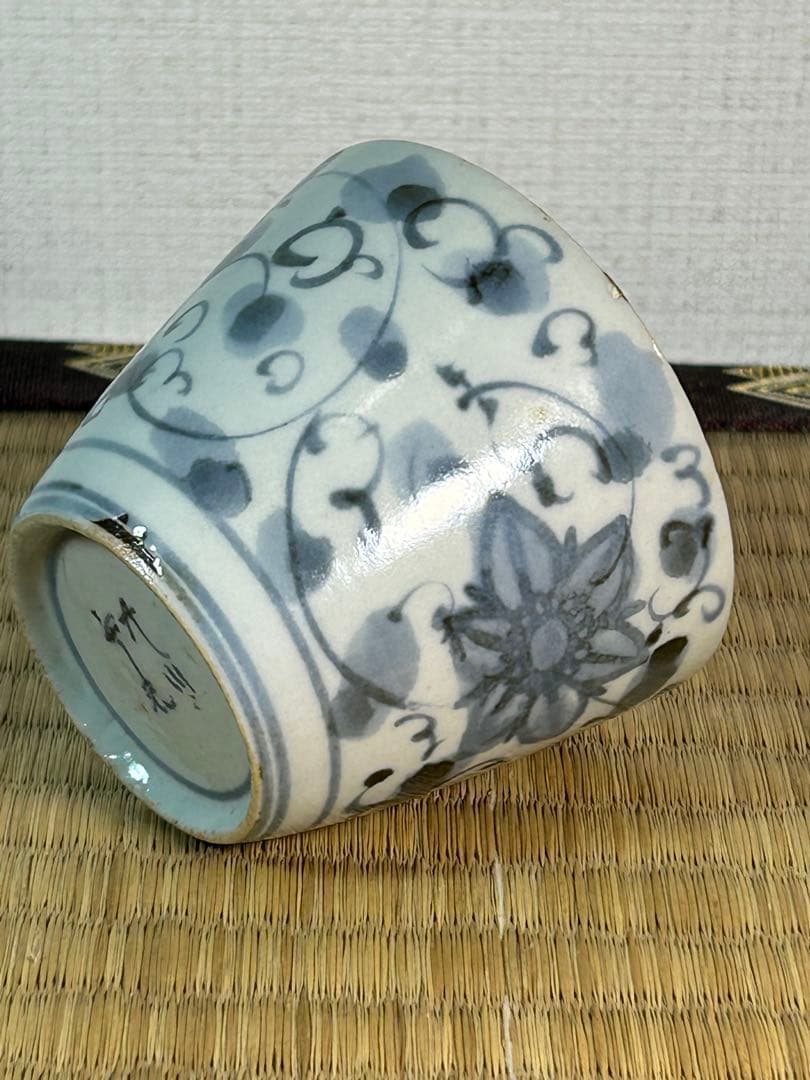古伊万里蕎麦猪口・初期手 染付唐草　一部こんにゃく版 口縁部に金繕いあり