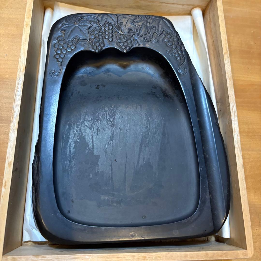 書道 硯 雨畑硯　雨畑真石 知石作 最高級品 大型硯　葡萄　彫刻