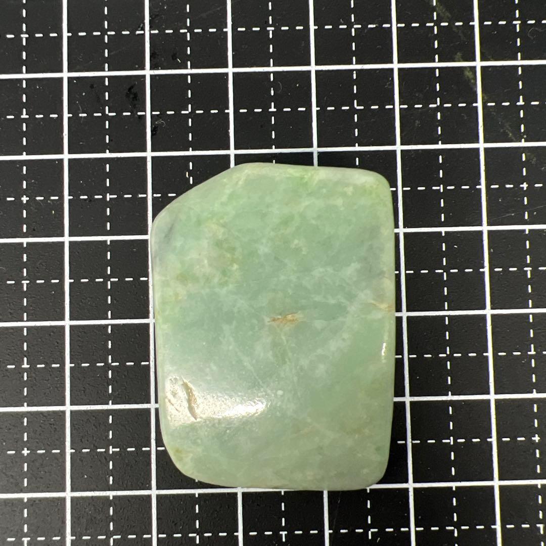 翡翠 緑色 長方形 糸魚川産　19.3g