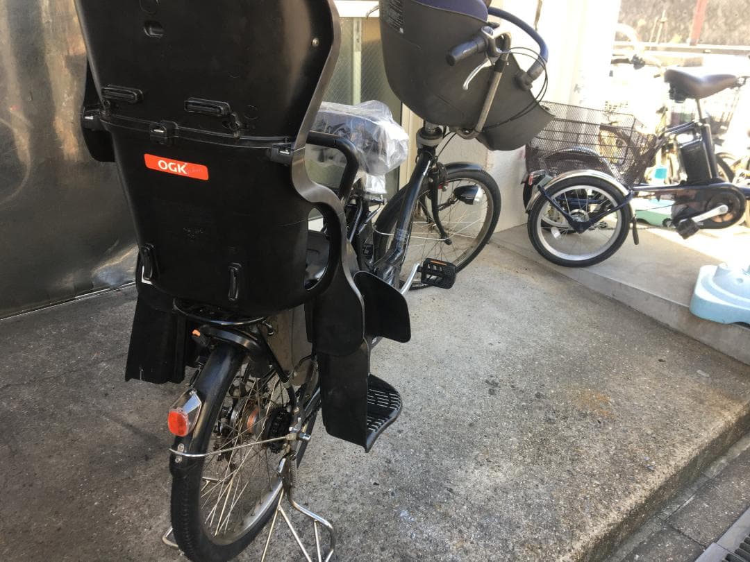 地域限定送料無料　ギュットミニ　三人乗り　8,9AH　黒　神戸市　電動自転車