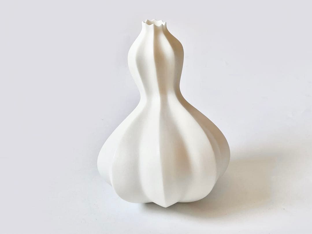 陶芸家　作家物　人気作家　若杉聖子　白磁　一輪挿し　花入　花瓶　共箱