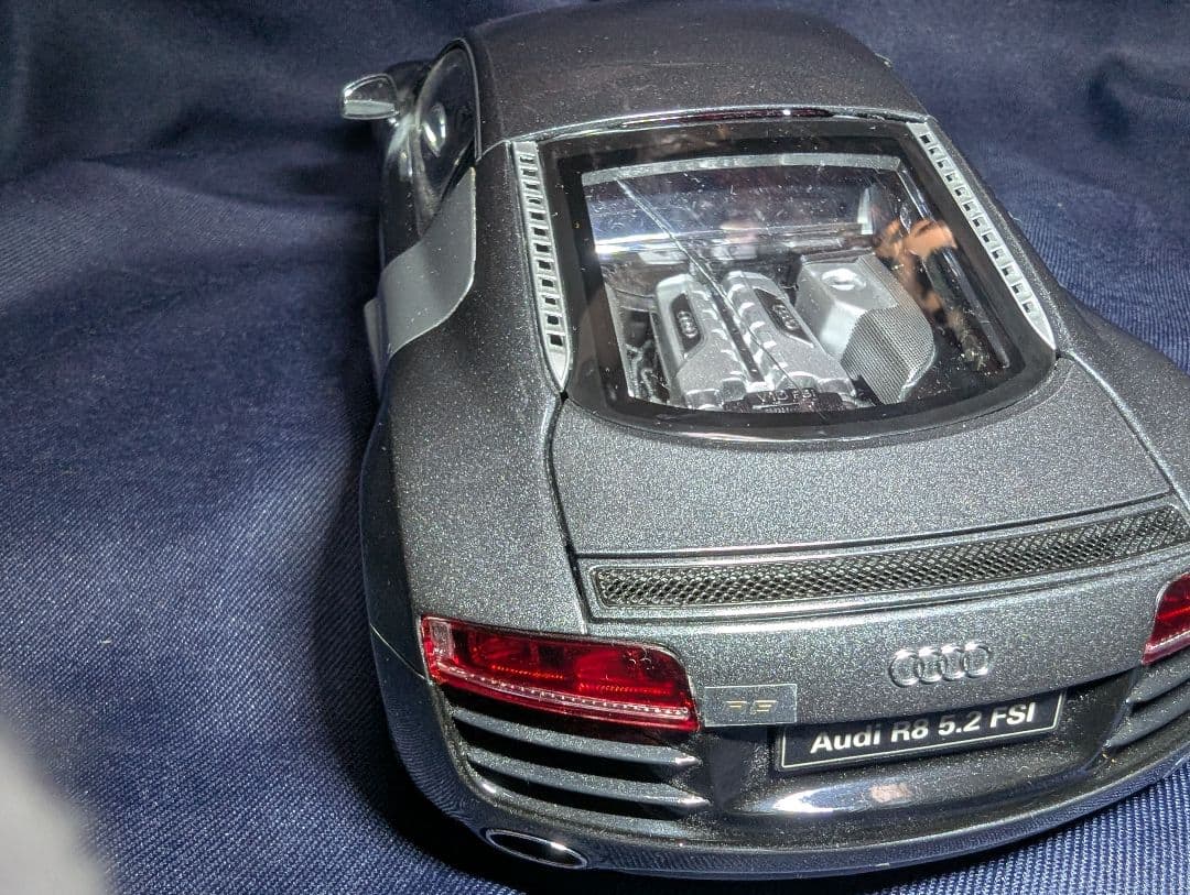 京商　1/18 Audi R8 5.2 FSI quattro 難有り
