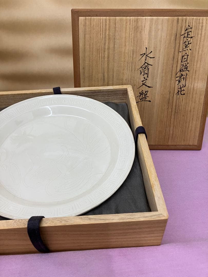 青磁瓶、白磁皿　3点