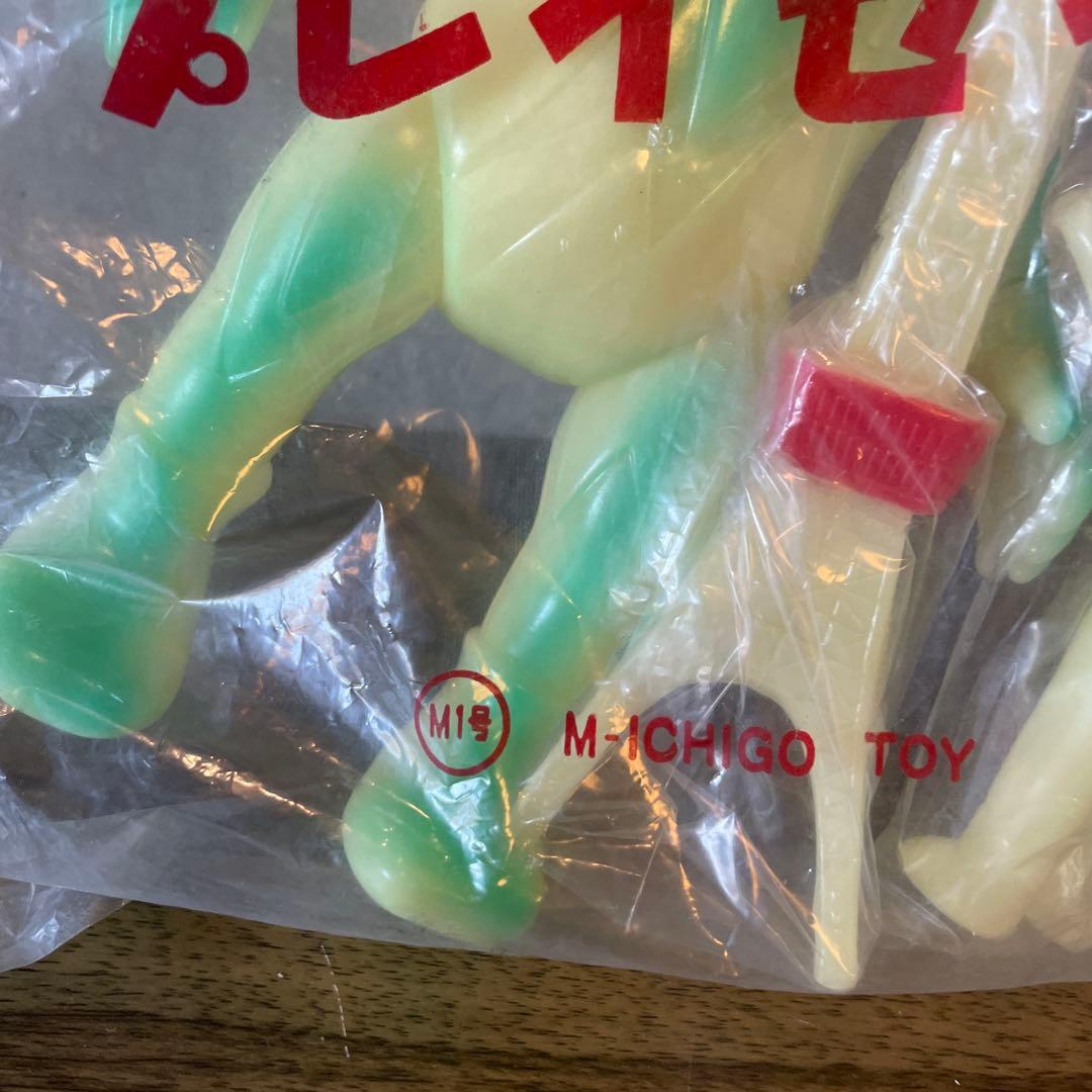 希少未使用M１号ウルトラQソフビ東京タワープレイセットケムール人ミニソフビ付き