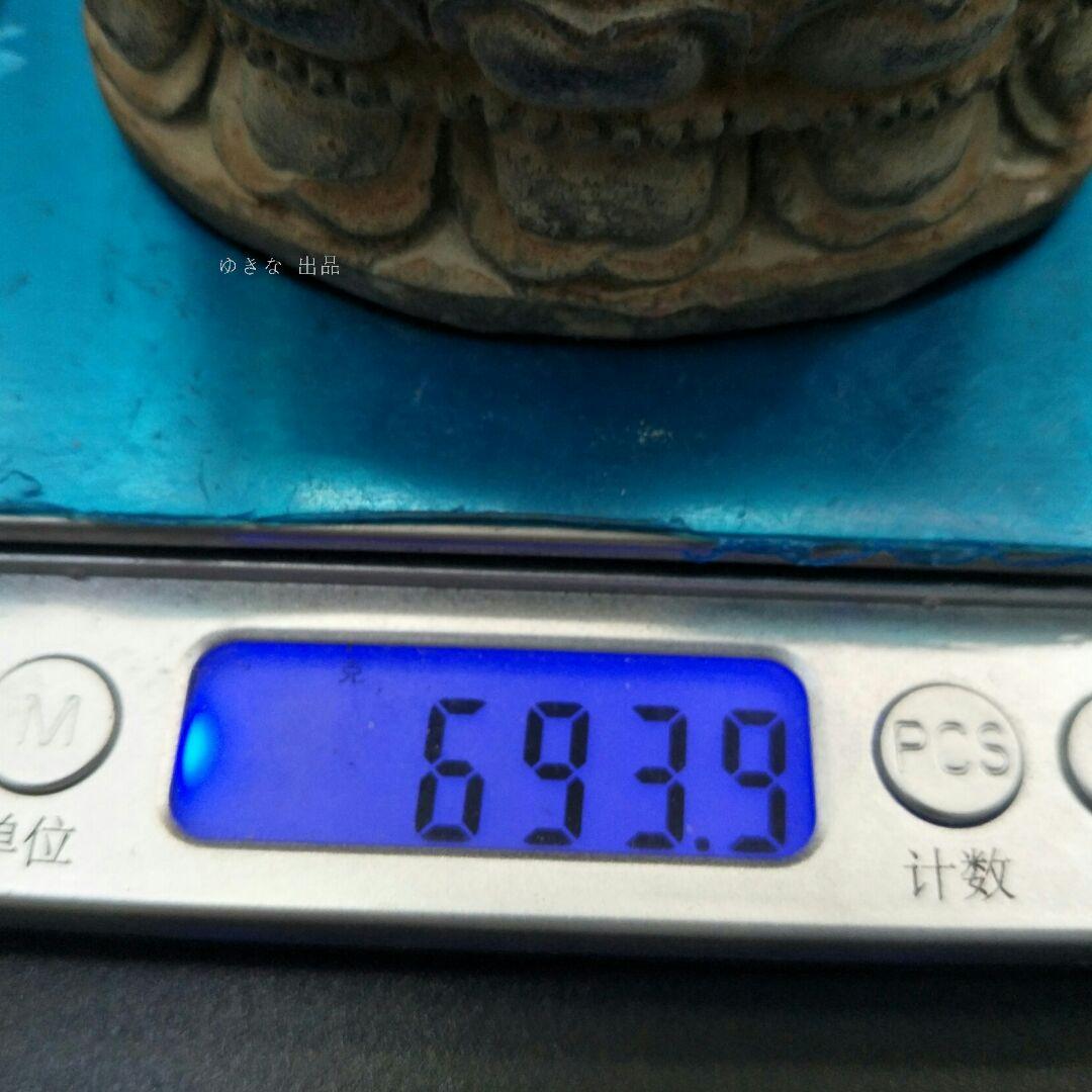 古玩工芸品の銅器は蓮観音に盤座して置物をします。