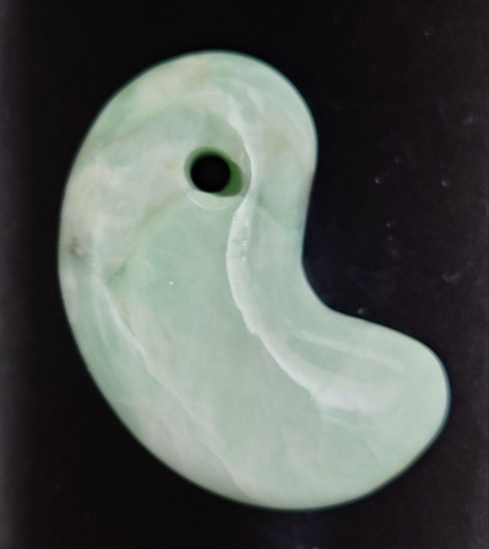 糸魚川翡翠　勾玉