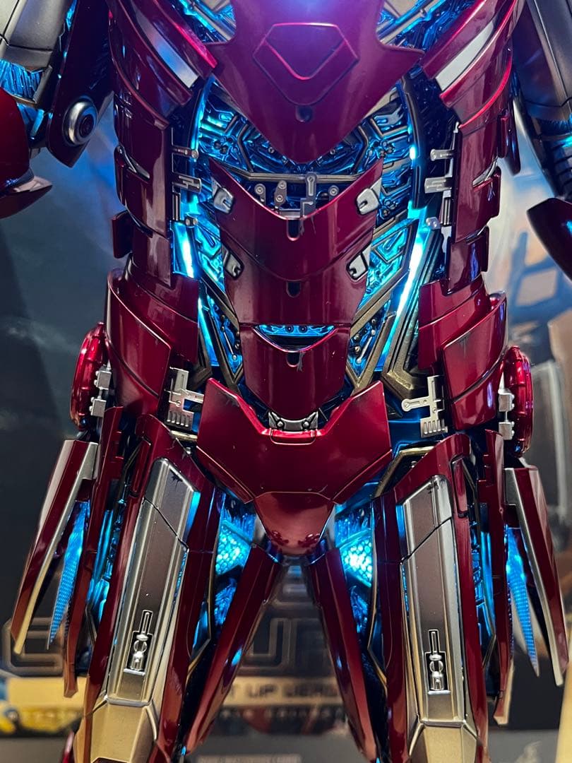 【美品】ホットトイズ　アイアンマン３シルバーセンチュリオンアーマースーツアップ版