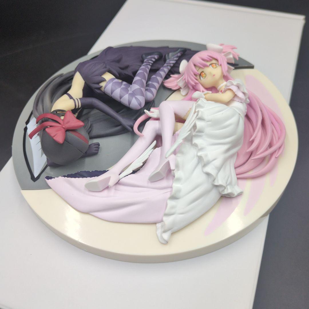 魔法少女まどか☆マギカ SQフィギュア 悪魔ほむら　アルティメットまどか２体　A