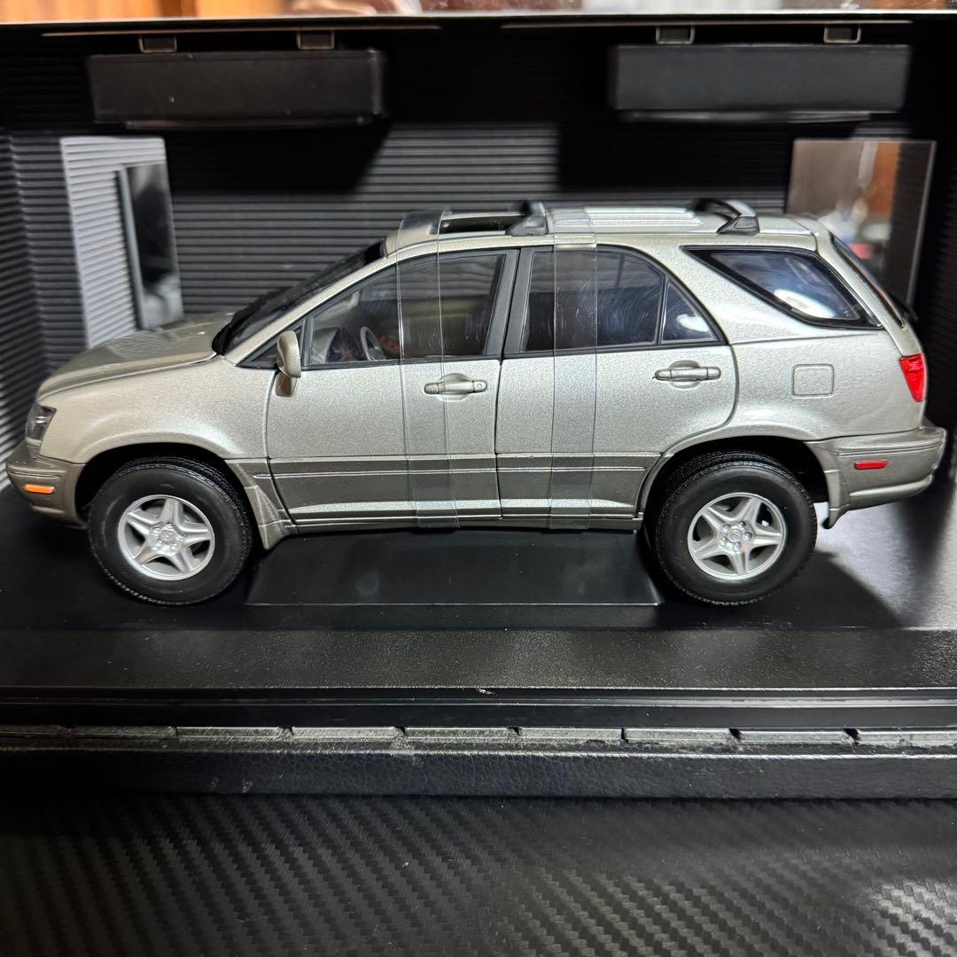 絶版未展示品 オートアート 1/18 レクサス RX 300 シルバー