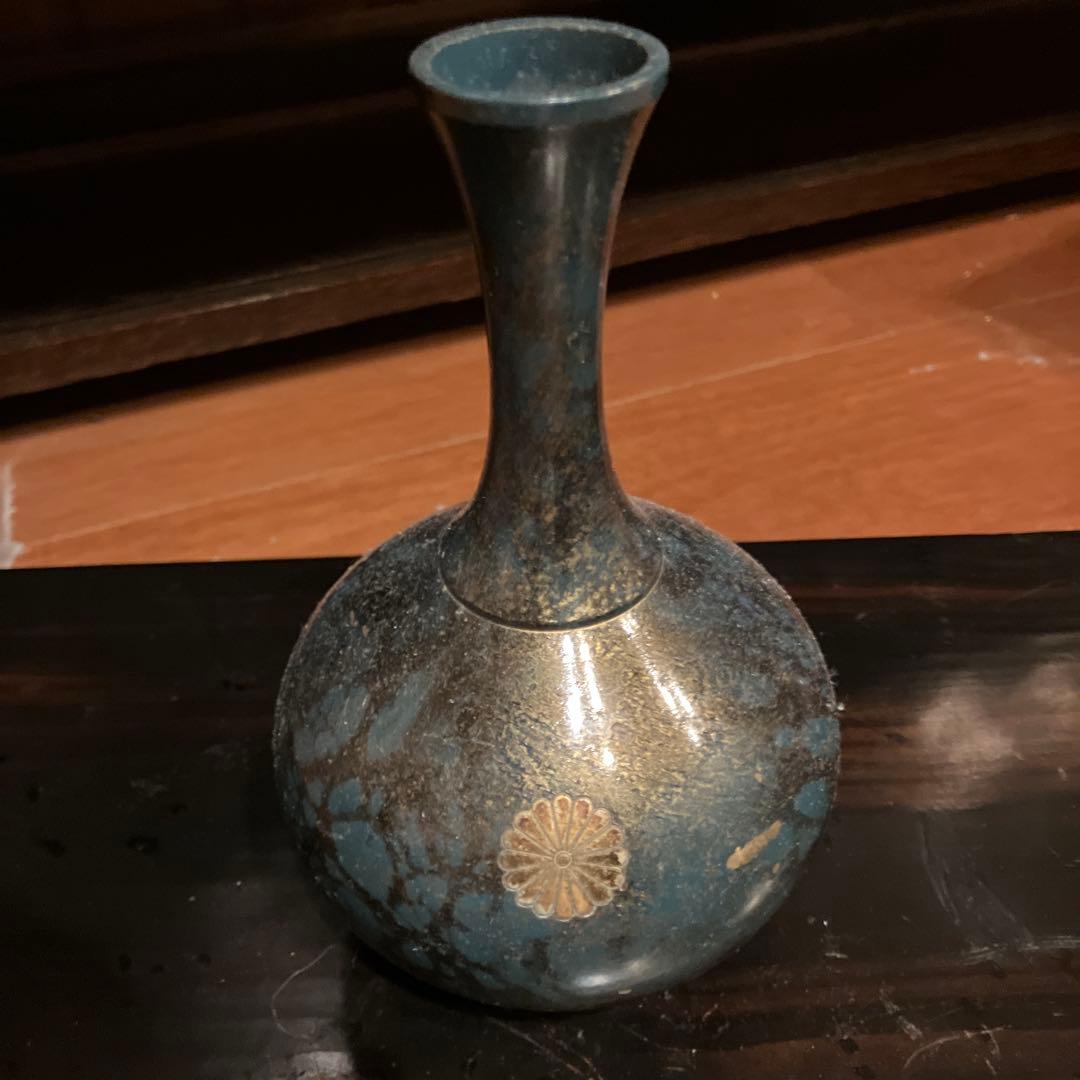花瓶　金属製