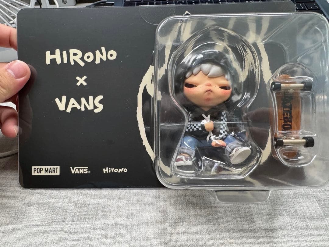 POPMART HIRONO×VANSフィギュア
