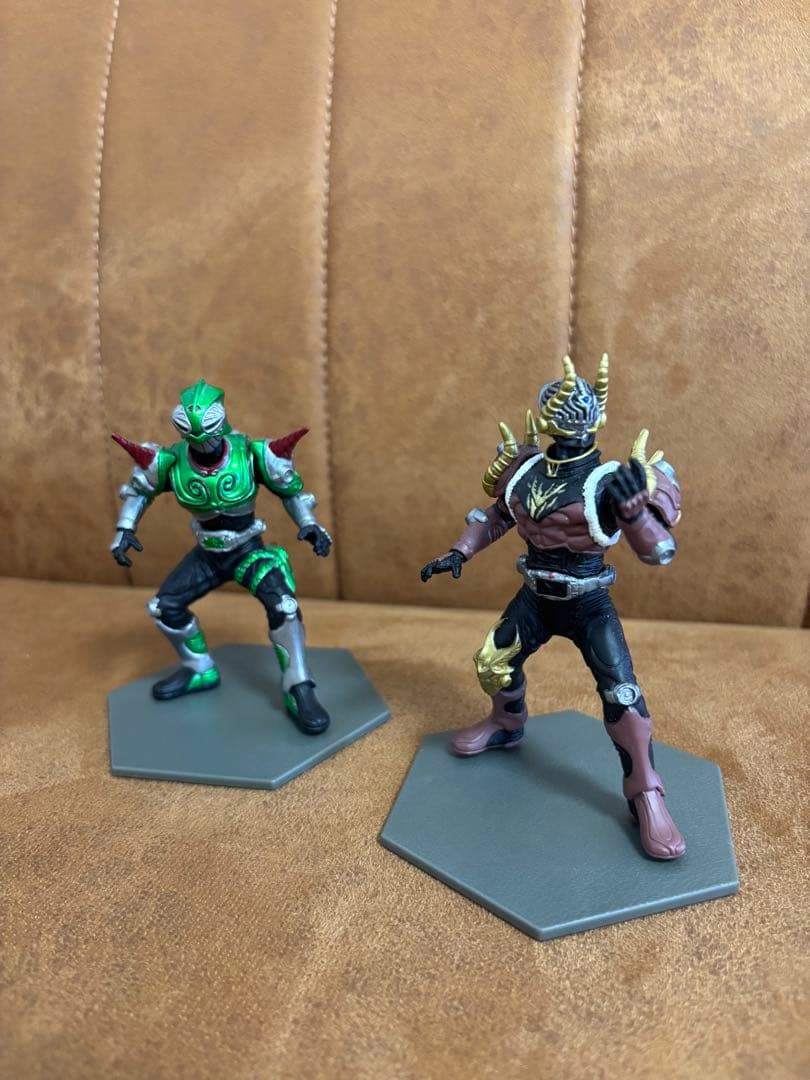 仮面ライダー龍騎　ミラーモンスター　フィギュア