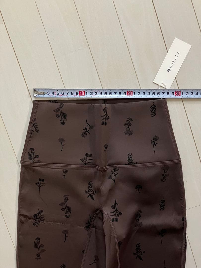 新品　スカーラ sukala ホットヨガ　ラバ　レギンス　花柄　ブラウン　S