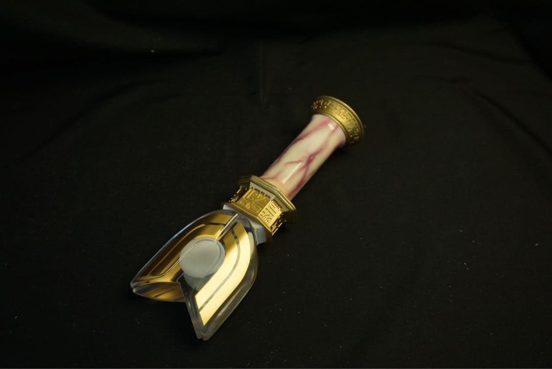 ウルトラマンティガ　スパークレンス　非可動式水晶.ver　プロップ　劇中風台座付