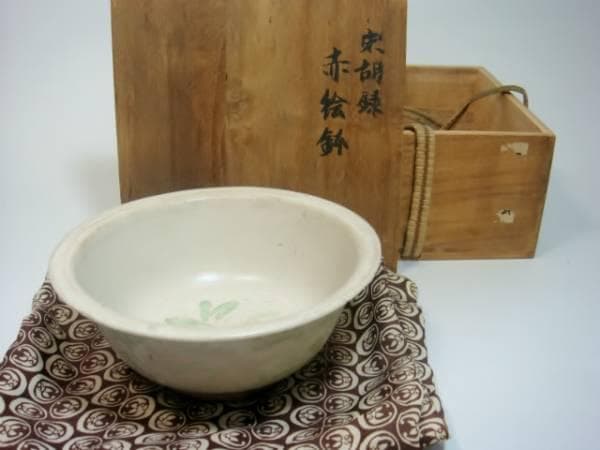 鉢■古い宋胡録 赤絵鉢 すんころく 花唐草 時代物 桐箱 茶碗 酒盃 骨董品■