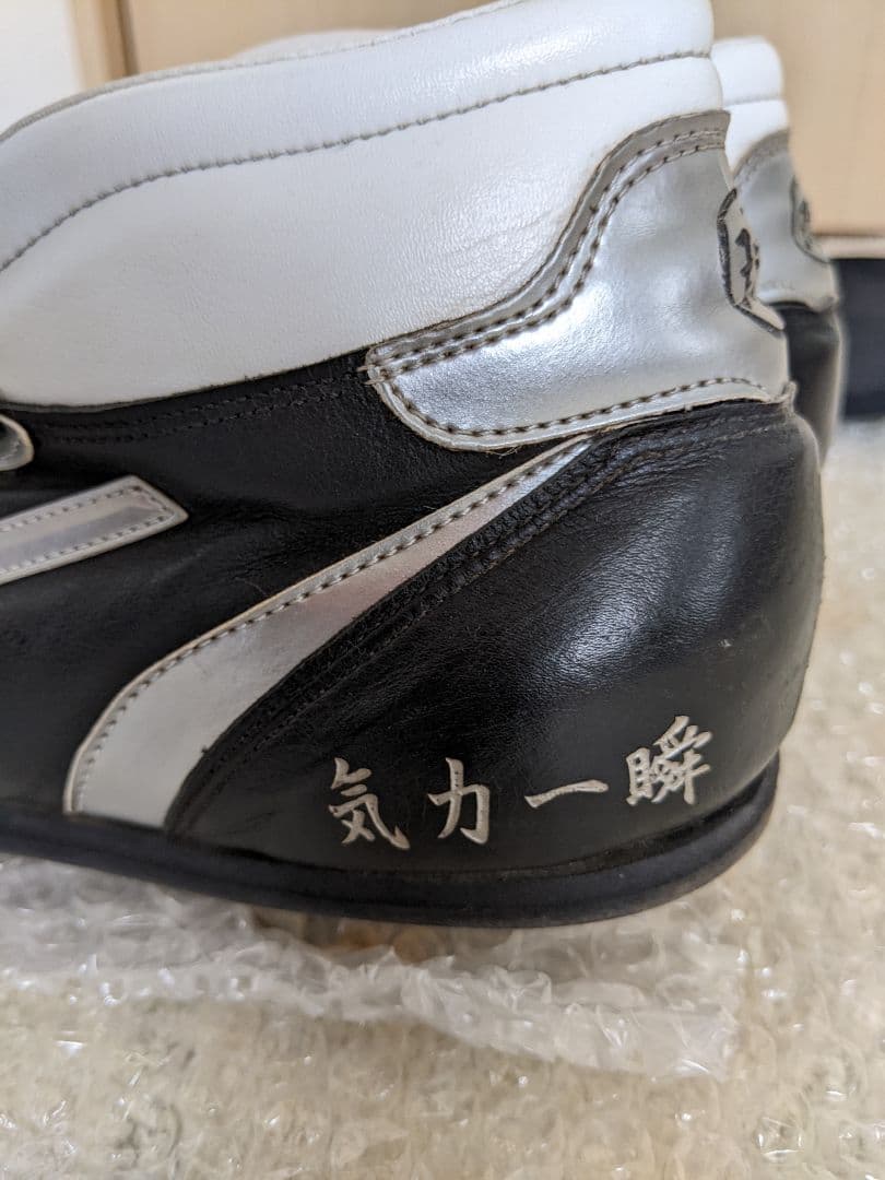 【阪神タイガース】藤川球児監督　現役時代実使用スパイク　直筆サイン入り