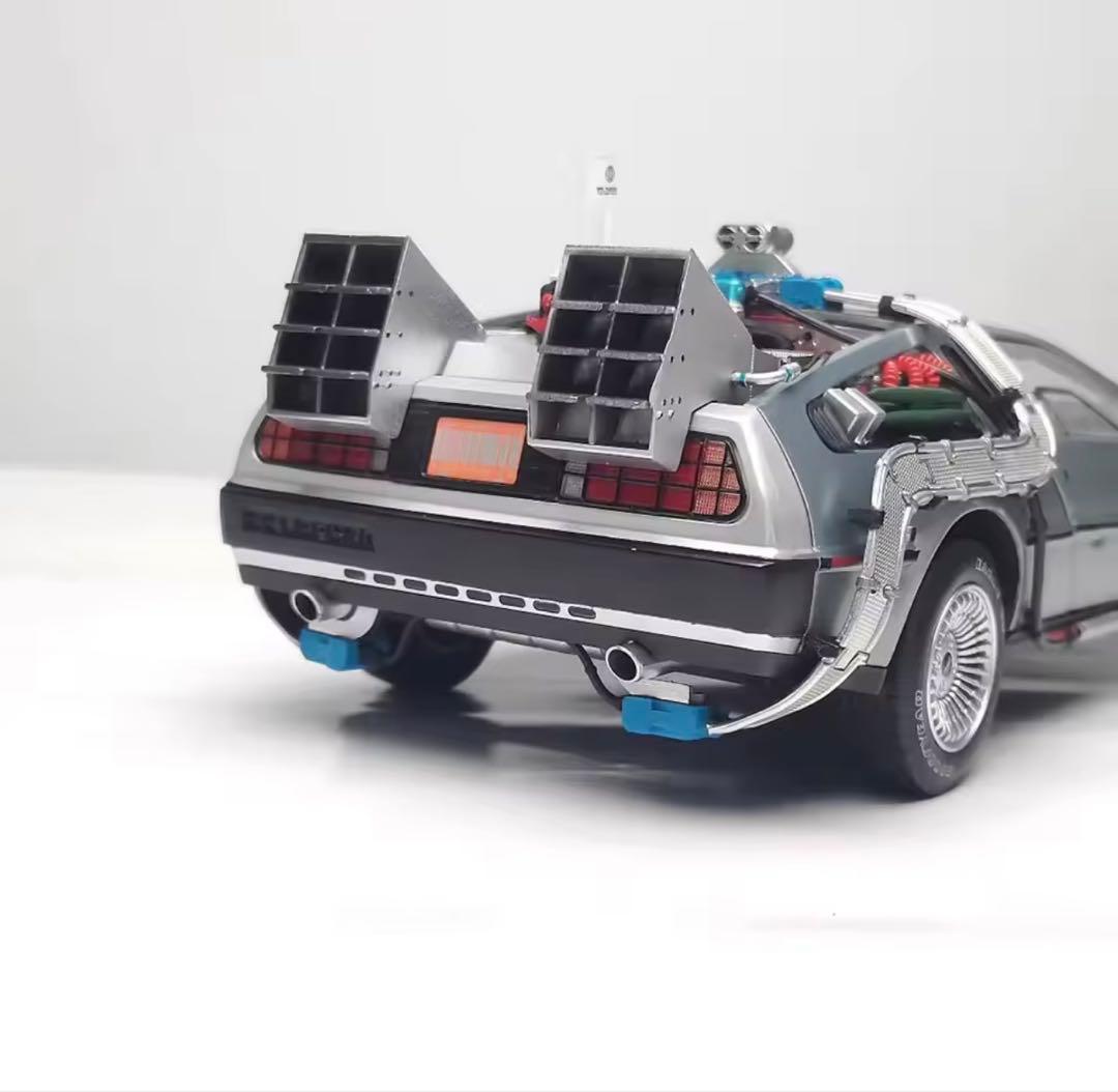 デロリアン 1/18スケール モデル Hot Wheels