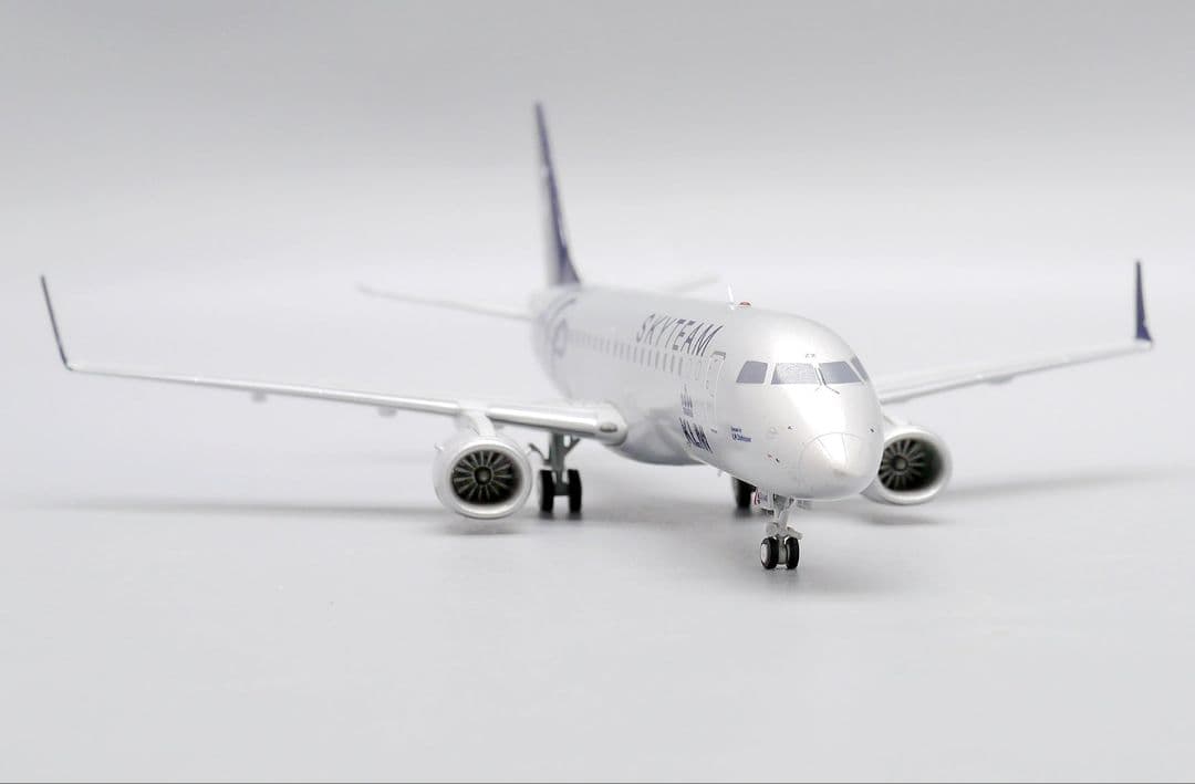 KLMオランダ航空 ERJ-190 PH-EZX 1/200