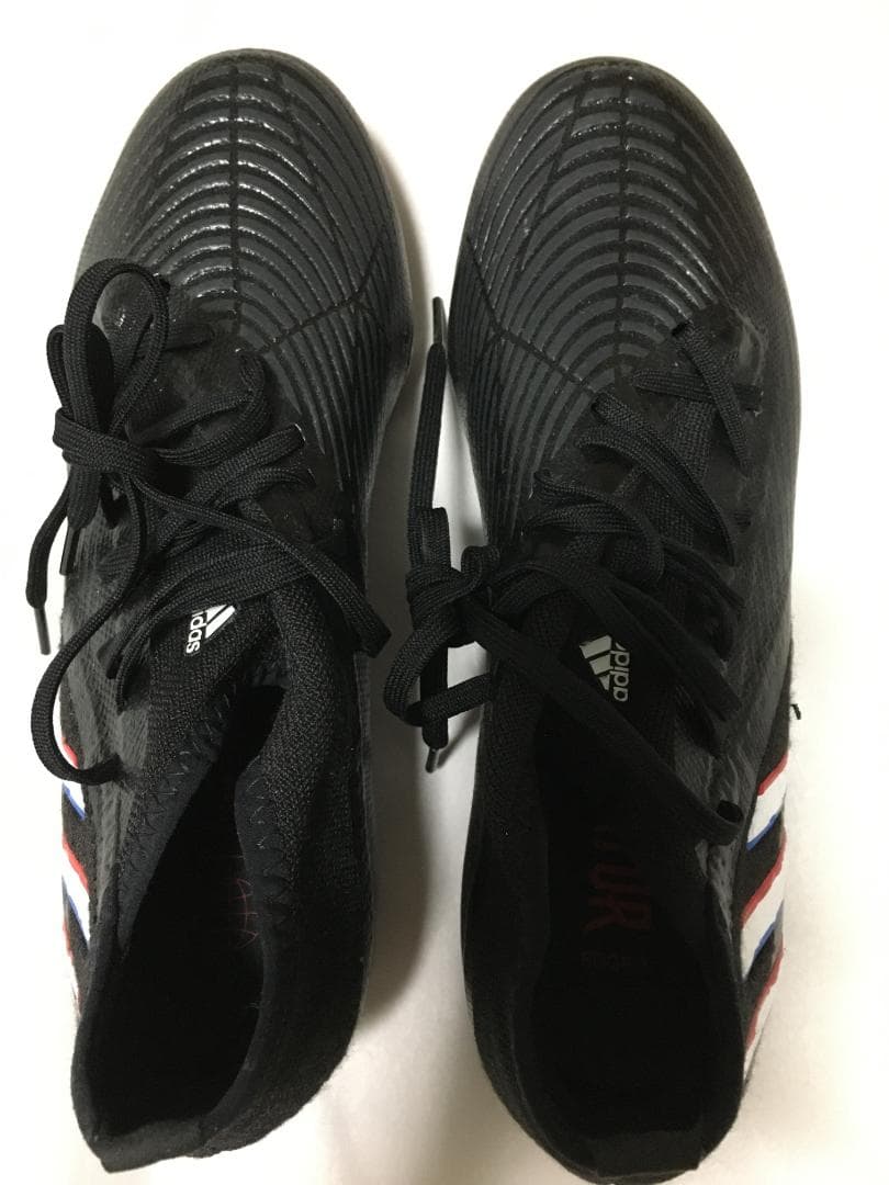 美品アディダス　PREDATOR サッカーシューズ　２５センチ