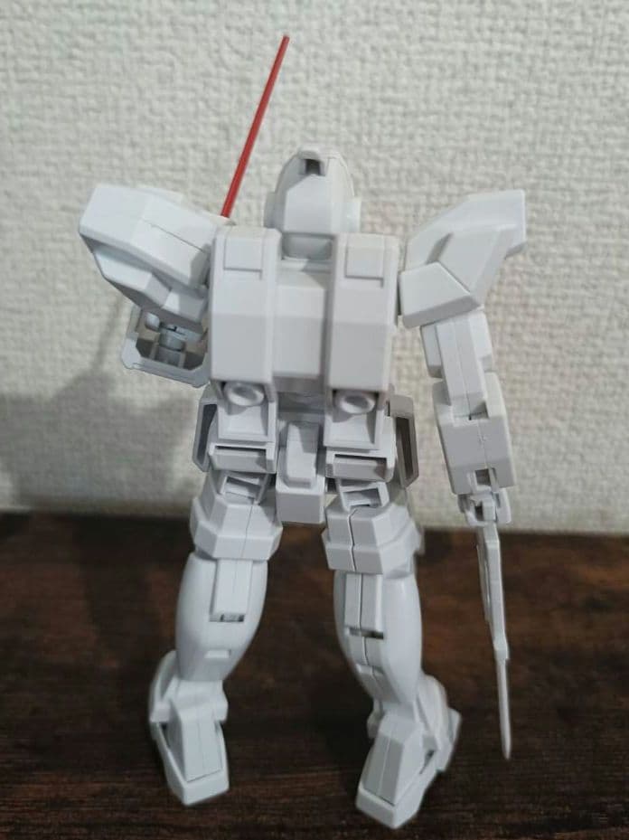 【新品】ガンプラ完成品3体ガンダムフィギュアとカード2枚のセット売り
