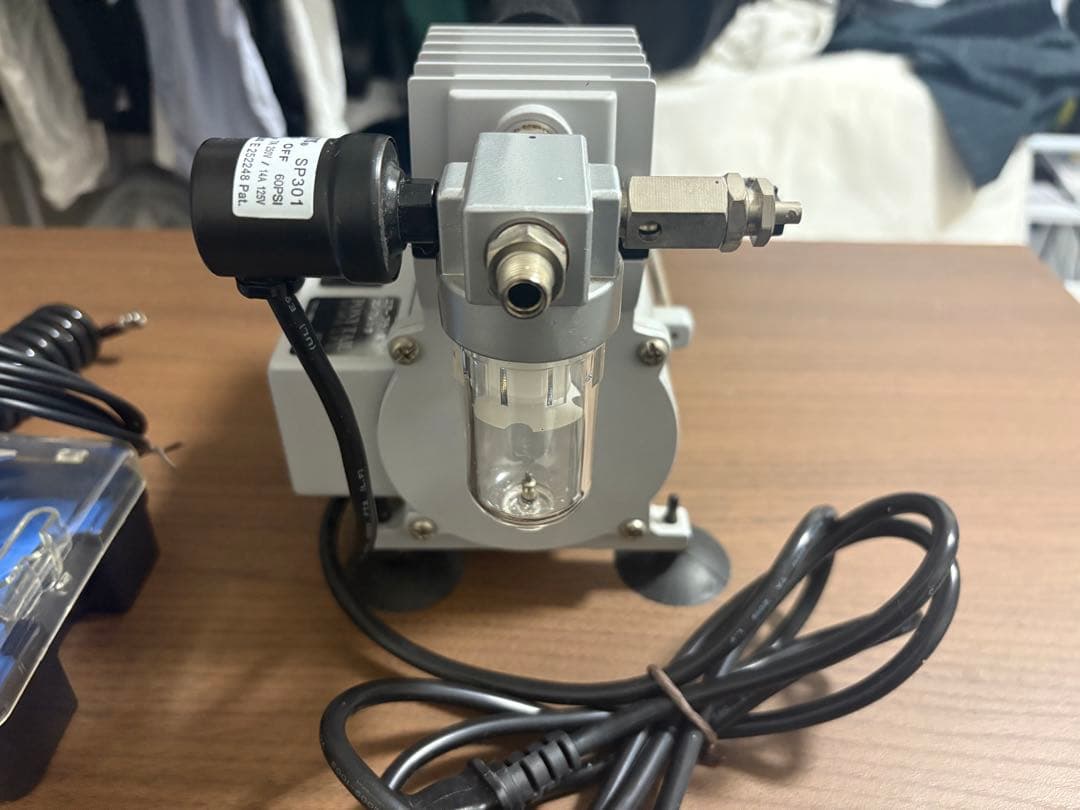 アネスト岩田　エアーブラシ用コンプレッサ MX6011 エアブラシセット