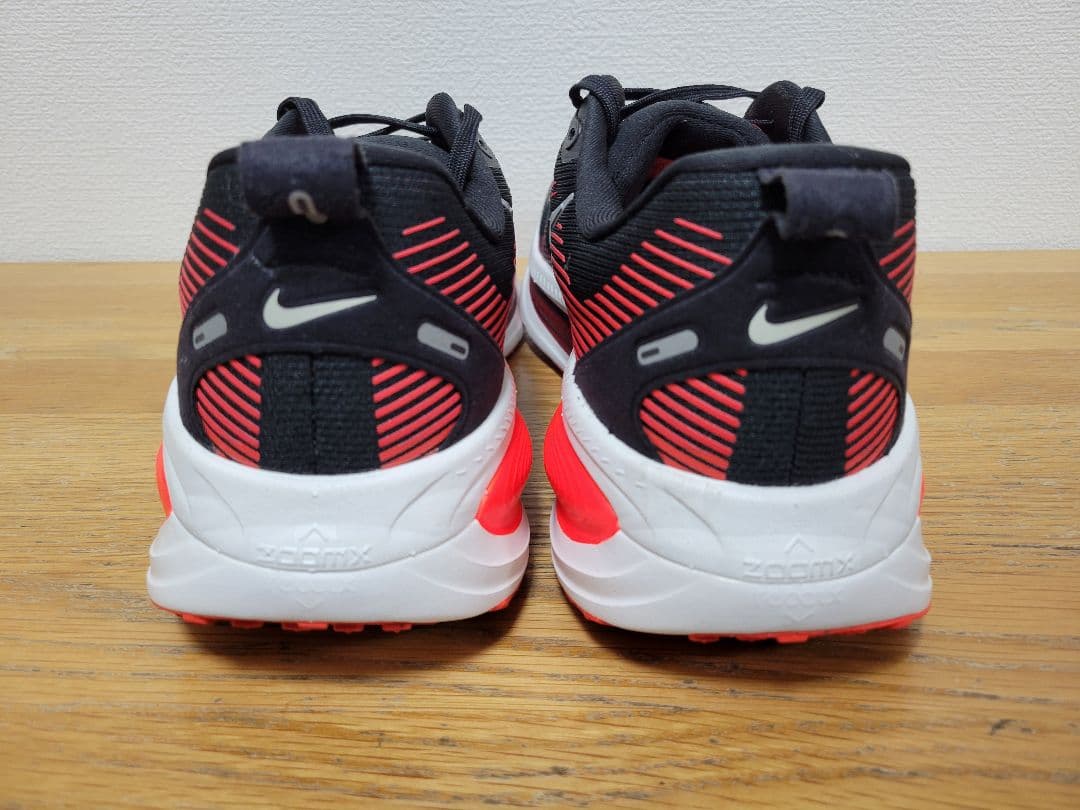 NIKE　ボメロ18