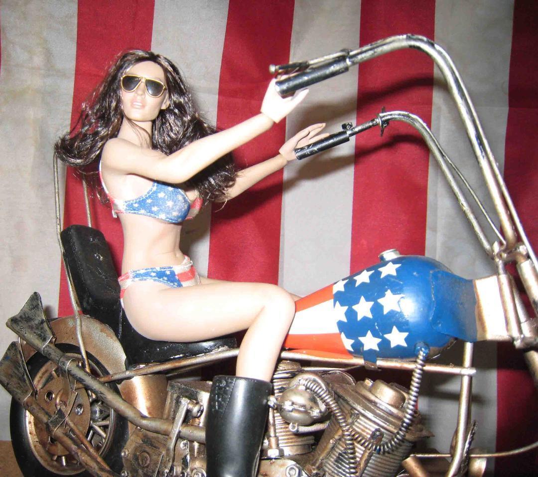 チョッパーバイクとビキニ・ガール　1／6　バービーサイズ
