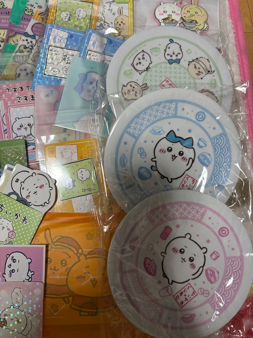 ちいかわ グッズ まとめ売り 缶バッジ カード ステッカー タオル くら寿司
