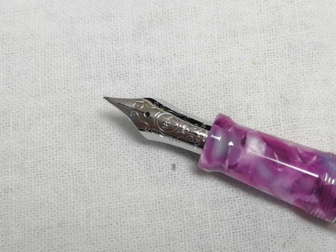 限定品　アウロラ AURORA 万年筆 カレイドスコーピオ ルーチェローザ